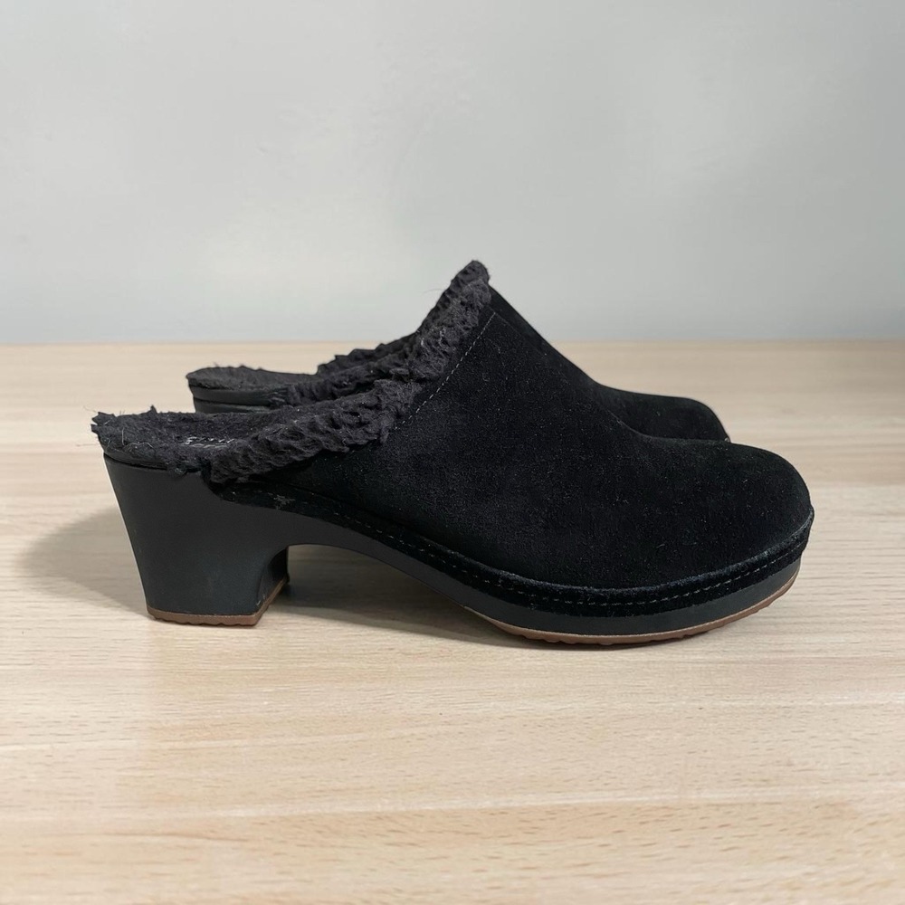 Crocs Sarah Dual Comfort Mule Clogs Size 9 Black Suede Lined Sherpa Slip On
